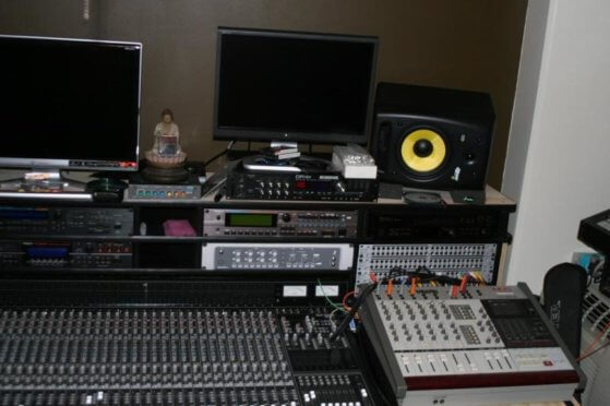 Home recording studio - bad layout example